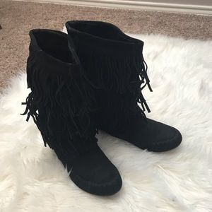 NEVER WORN women’s black moccasin boots size 8